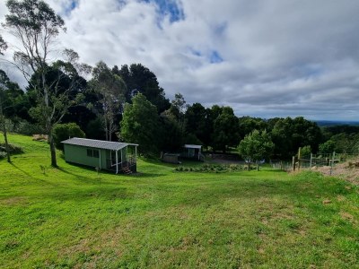 Cockatoo cottage high on the hill